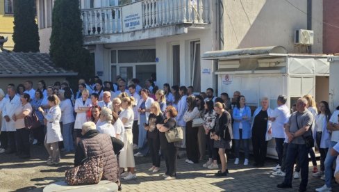 ТРАЖЕ ДА СЕ УХАПШЕНИ СРБИ БРАНЕ СА СЛОБОДЕ Шести дан протеста здравствених и просветних радника на КиМ због хапшења директора