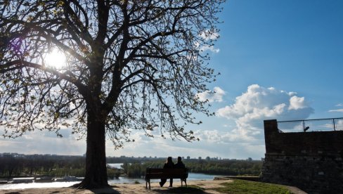 SUNCE PRŽI KAO DA JE JUL: Ova dva grada već u podne mere 31°C - Evo kada stižu osveženje i promena vremena