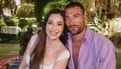 ОПУШТЕНА АТМОСФЕРА И МОГУЋА САРАДЊА НА ПОМОЛУ: Цеца Ражнатовић на вечери у друштву холивудског глумца (ФОТО)