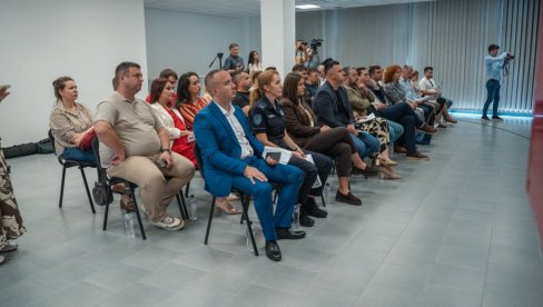 ПРИМЕР ДОБРЕ ПРАКСЕ: У Лозници је представљен наставак пројекта увођења широкопојасног интернета у руралним срединама Србије