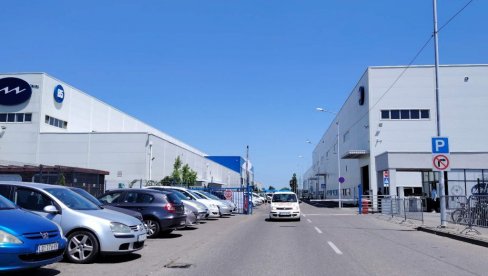 ПОСЕТА ВУЧИЋА КИНИ СТРАТЕШКИ ИСКОРАК Градоначелник Пајић: Шабац ће бити први град у Европи са фабриком човеколиких робота