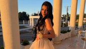 NAJMLAĐA PEVAČICA NA ESTRADI PROSLAVILA MATURU: Anđela Stojković zablistala u svečanom izdanju, kao prava filmska princeza (FOTO)