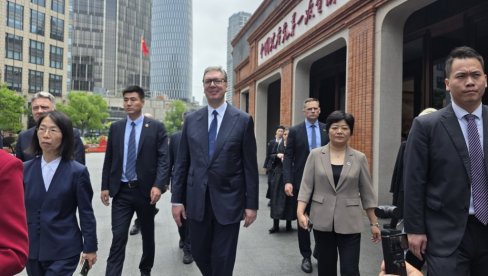 VUČIĆ U KINI: Predsednik obišao Muzej u Šangaju; održani sastanci sa investitorima
