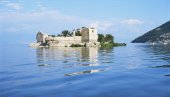 Усред највећег језера Балкана испливало мистериозно острвце - мрачна прошлост која плаши људе