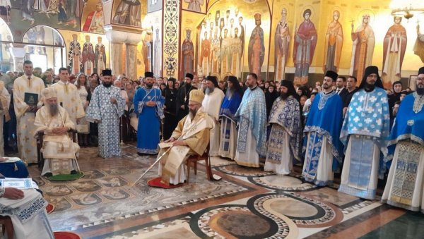 СВЕЧАНО ДУХОВНО САБРАЊЕ: Патријарх Порфирије стигао у Подгорицу (ФОТО)
