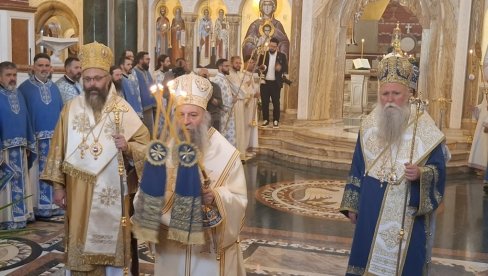 ПОЈАС ПРЕСВЕТЕ БОГОРОДИЦЕ СЕ НАДВИО И ИЗНАД ЦРНЕ ГОРЕ: Патријарх СПЦ и игуман манастира Ватопед у Подгорици