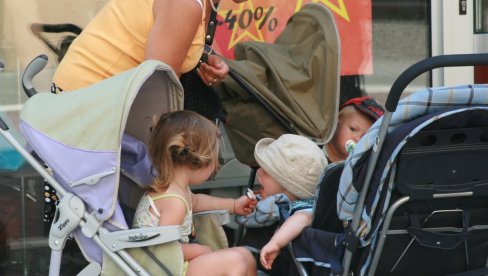 BRIGA O DECI I MAJKAMA PRIORITET: Vlada Srpske povećala izdvajanja u cilju podsticanja nataliteta