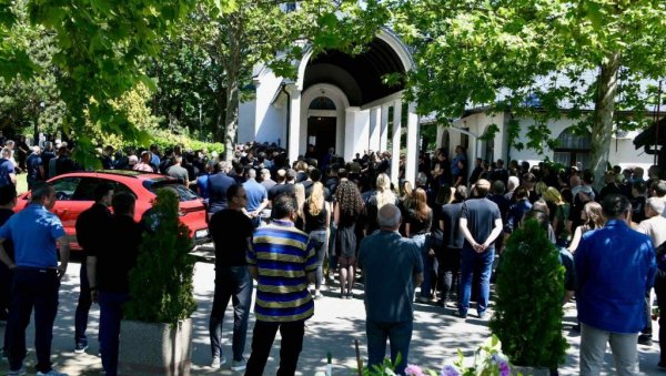 САХРАЊЕН АЛЕКСАНДАР НЕШОВИЋ БАЈА: Убијен у ресторану на Сењаку, па закопан у бурету код Инђије
