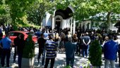 САХРАЊЕН АЛЕКСАНДАР НЕШОВИЋ БАЈА: Убијен у ресторану на Сењаку, па закопан у бурету код Инђије