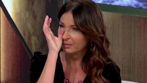 САЊА МАРИНКОВИЋ УСРЕД СНИМАЊА САЗНАЛА ЗА СМРТ МАЈКЕ: Питала сам само једно...