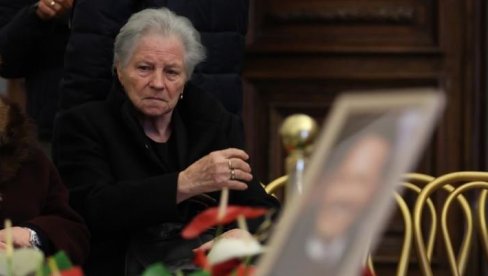 ВИКТОРИЈА МИХАЈЛОВИЋ У ШОКУ ПОСЛЕ ПЉАЧКЕ КУЋЕ: Украли ми и привезак, поклон мог Синише, са сликама унучића