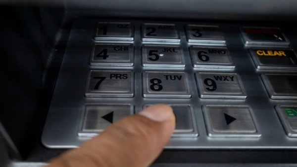 ЕВО КАКО ЈЕ СУД НАДОКНАДИО ГУБИТАК: Док је чекао нову картицу с рачуна му нестало 220.000 евра