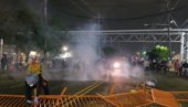 BEZ PARDONA: Američka policija suzavcem na demonstranate
