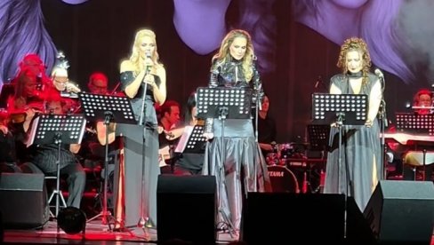 VEČE MOĆNIH GLASOVA I SIMFONIJE: Jelena Gavrilović, Lena Kovačević i Marija Jelić kao The 3 priredile muzičko-scenski spektakl (FOTO)