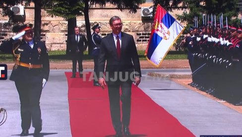 SVEČANOST U PALATI SRBIJA: Predsednik Vučić prisustvuje svečanoj akademiji povodom Dana MUP i Dana policije