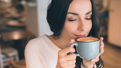 TRIK NUTRICIONISTA ZA ZDRAVIJU KAFU: Dodaju jedna začin koji sve menja