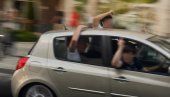 MLADIĆ PREMINUO, DRUGOME SE LEKARI BORE ZA ŽIVOT: Crni bilans proslave evropske titule Pari Sen Žermena!