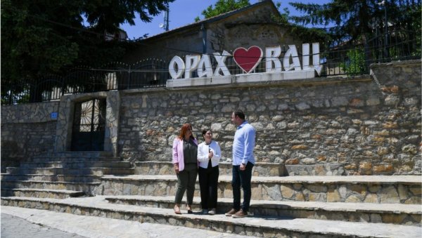 РАДОСАВЉЕВИЋ И ЋЕРАНИЋ: Обишле српске породице у Великој Хочи и Ораховцу