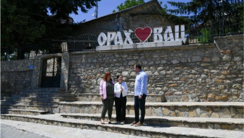 RADOSAVLJEVIĆ I ĆERANIĆ: Obišle srpske porodice u Velikoj Hoči i Orahovcu