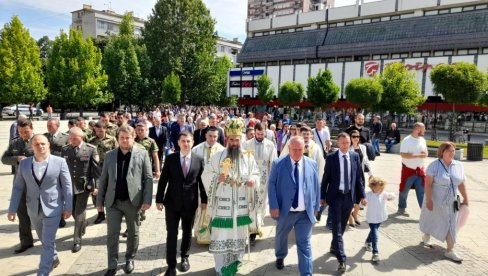 ЛИТИЈА УЛИЦАМА ГРАДА: Лесковац обележио своју славу
