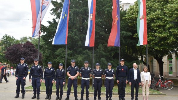 У КИКИНДСКОЈ ПОЛИЦИЈИ 11 НОВИХ СЛУЖБЕНИКА: Свечано положили заклетву