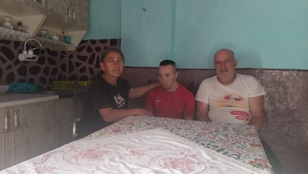 КУЋА ТРОШНА, А ДЕЦА БОЛЕСНА: Деветочланој породици Стојанов из Томашевца потребна помоћ
