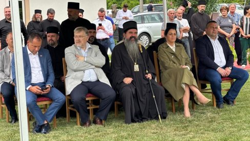 ОКУПЉЕНИ У МОЛИТВИ: Обележена слава храма у Брадићу код Лознице