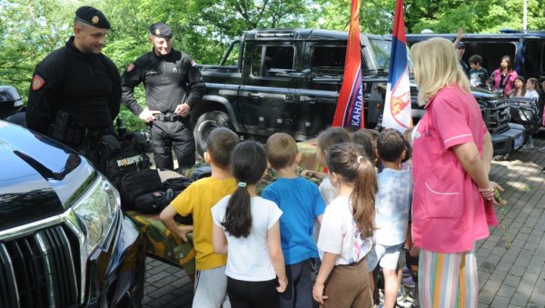 АТРАКЦИЈА ЗА МАЛИШАНЕ: Традиционална смотра опреме и возила припадника МУП у Краљеву