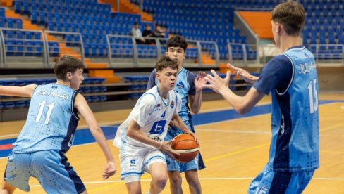 DEČAK KOJI OBEĆAVA: Talentovani košarkaš Relja Nikolić (13) iz Vršca proglašen za najboljeg igrača Srbije u svojoj generaciji