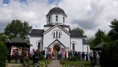 ПОД ЦЕРОМ СВЕЧАНО: Слава Тројичиног храма у Доњој Бадањи