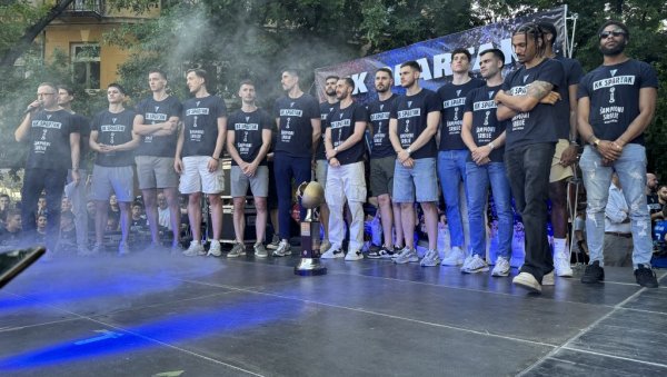 ПОБЕДНИЧКА ЗВОНЕ ЗВОНА! Суботица дочекала шампионе, овако је Спартак прославио историјску титулу!