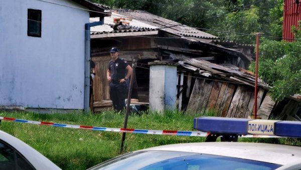 ПРВИ СНИМАК СА ЛИЦА МЕСТА: Младић убио старца секиром у центру Београда, па сам позвао полицију (ФОТО/ВИДЕО)