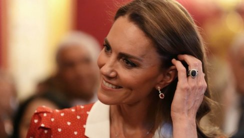КЕЈТ МИДЛТОН ВРАЋА МОДУ 50-ИХ НА ВЕЛИКА ВРАТА: Ретро гламур на краљевски начин и хаљина коју ће жене желети овог лета (ФОТО)