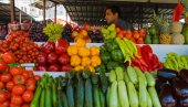 ДА ВАС НЕ ПРЕВАРЕ: Како да одмах препознате добре производе на пијаци - Гледајте и у руке!