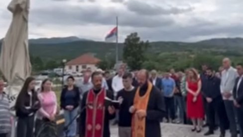OPROŠTENO JESTE, ZABORAVLJENO NIJE: Služen parastos za 134 Srbina bačena u Korićku jamu (VIDEO)