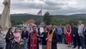 OPROŠTENO JESTE, ZABORAVLJENO NIJE: Služen parastos za 134 Srba bačena u Korićku jamu (VIDEO)