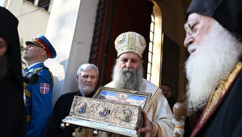 ПОРЕДЕ ПОЈАС ПРЕСВЕТЕ БОГОРОДИЦЕ СА КОНЦЕРТОМ ТОМПСОНА: Огласио се патријарх Порфирије и послао јасну поруку (ВИДЕО)