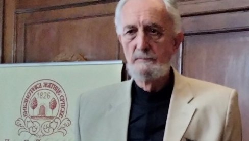 ТОДОР МАНОЈЛОВИЋ СЕЛИМИРУ РАДУЛОВИЋУ: Додељена награда за уметнички сензибилитет