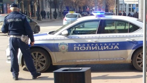 KRIVIČNA PRIJAVA MLADIĆU (19) IZ VELIKE PLANE: Vozio ukradeni auto, udario u tri parkirana, pa bežao od policije
