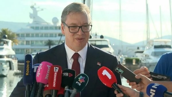НЕЋУ ДА ПРИХВАТИМ ИСТОРИЈСКЕ ФАЛСИФИКАТЕ Вучић: Ми нисмо отимали територију Црне Горе