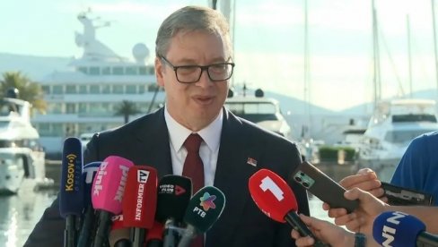 ВУЧИЋ О АТМОСФЕРИ У ЦГ: Мене би било срамота да моји гости дођу и да читају оно што ја морам овде