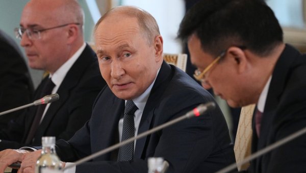 ШОК ОБРТ У МОСКВИ, СВЕТ У НЕВЕРИЦИ! Путин хоће преговоре са Зеленским, али на сто ставља документ са Аљаске?!