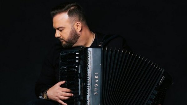 ЗА ЈЕДНО КОЛО СМО ДОБИЛИ БАКШИШ 30 ХИЉАДА ЕВРА: Наш познати хармоникаш шокира - Звали су ме да у Дубаи да наступам на јахти (ФОТО)