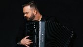 ЗА ЈЕДНО КОЛО СМО ДОБИЛИ БАКШИШ 30 ХИЉАДА ЕВРА: Наш познати хармоникаш шокира - Звали су ме да у Дубаи да наступам на јахти (ФОТО)
