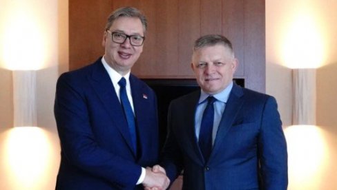 ВУЧИЋ НА САМИТУ У ТИВТУ Председник на заједничком састанку са Фон дер Лајен, Коштом, Макроном и Мерцом