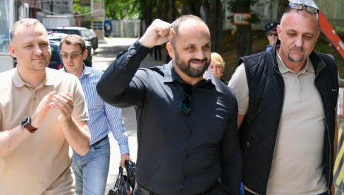 Радојевић и Запорожац пуштени из полицијске станице (ФОТО)