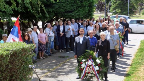 U MASOVNOJ GROBNICI SAHRANJENO NAJMANJE 500 LJUDI: Parastos i pomen žrtvama razorne eksplozije u Smederevu 1941. godine (FOTO)
