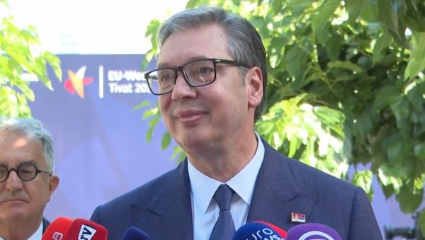 ХВАЛА ЗА ВЕЛИЧАНСТВЕНИ ДОЧЕК НА ЦЕТИЊУ Вучић: Позовите градоначелника Цетиња да дође у Београд, знам да навија за Партизан