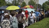 НОВА БРУКА БЛОКАДЕРА: Поново прете и вређају вернике (ФОТО)