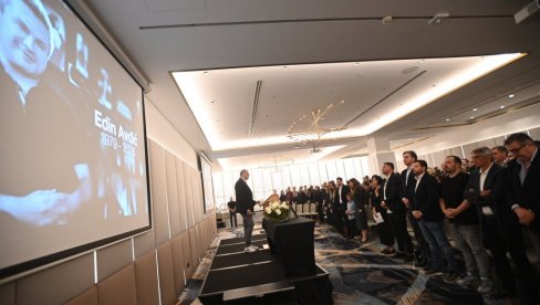ПОСЛЕДЊЕ ЗБОГОМ ЕДИНУ АВДИЋУ: Одржана комеморација, легенде се опростиле од чувеног коментатора (ФОТО)